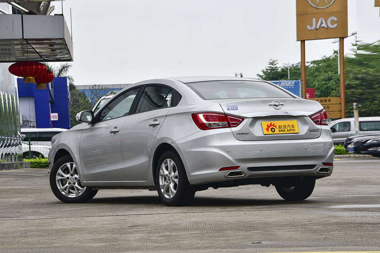 2015款海马福美来1.6L手动品尚型