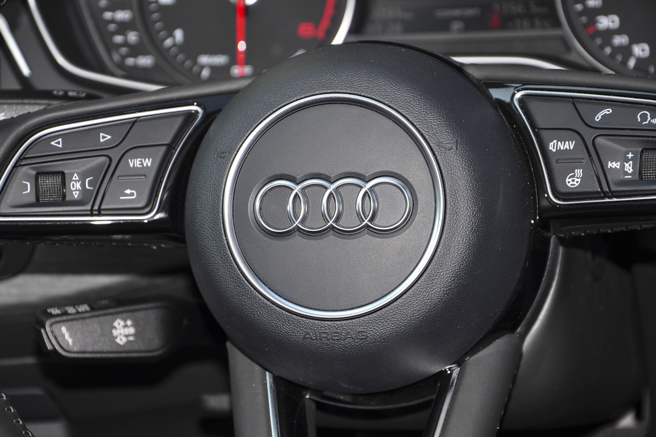 2017款奥迪A4L 2.0T自动45TFSI quattro风尚型