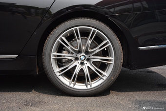 2018款宝马7系740Li 3.0T自动尊享型卓越套装xDrive