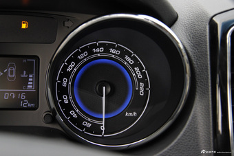 2015款奇瑞E3 1.5L手动风尚型 钛辉银