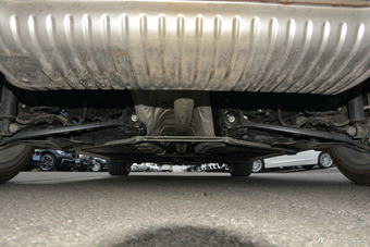 2018款宝马1系120i自动设计套装型