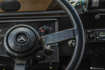 2016款BJ 212 2.0L手动三角门四驱豪华型 国V