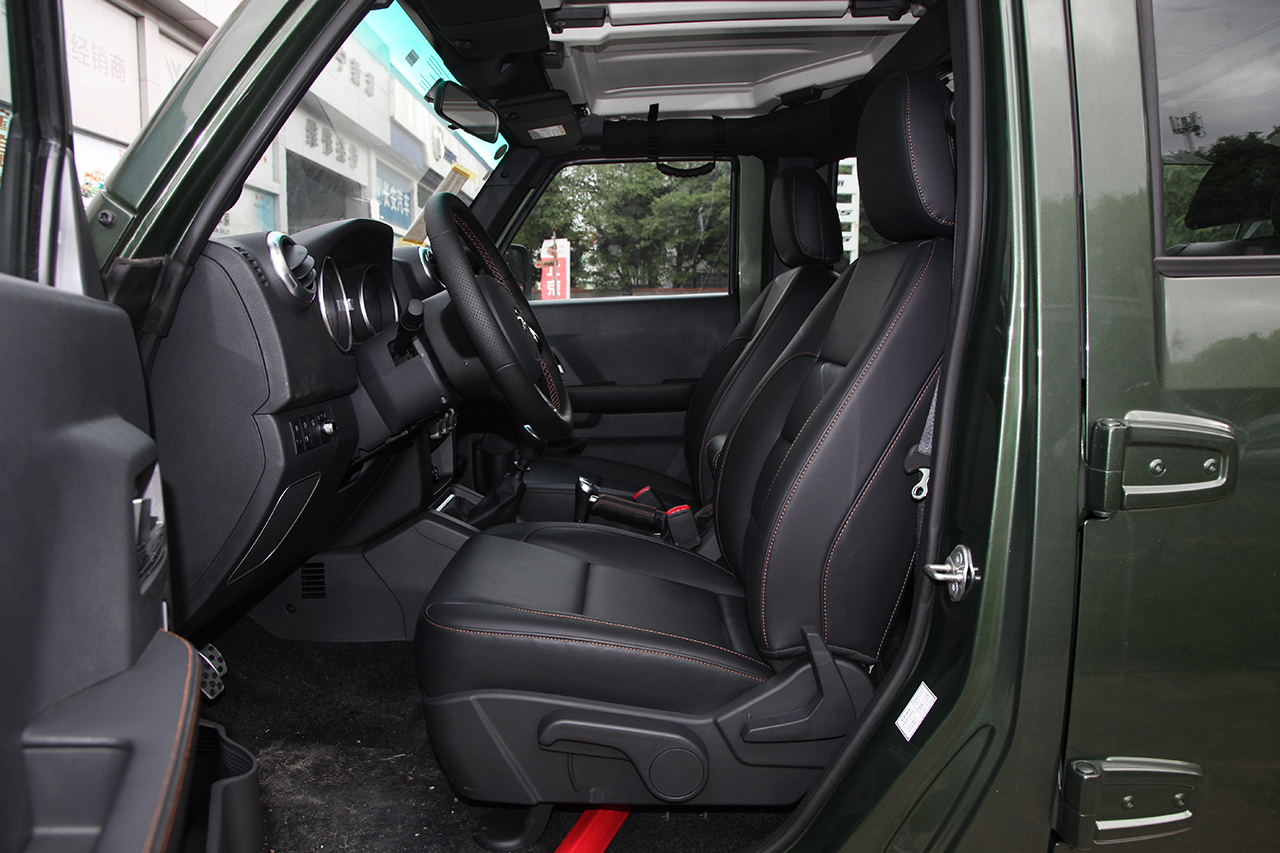 2018款北京BJ40L 2.0T手动柴油四驱尊贵版