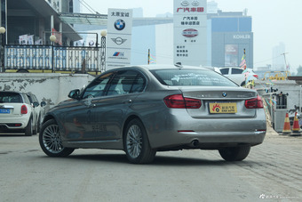 2017款宝马3系2.0T自动豪华设计套装320Li