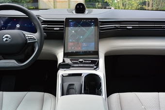 2018款蔚来ES8 创始版