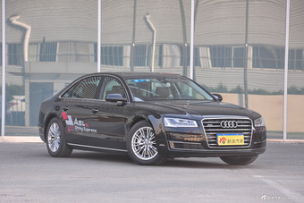 2016款奥迪A8L 3.0T自动45TFSI quattro时尚型