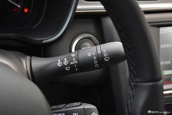 2017款科雷嘉2.0L自动四驱尊贵版