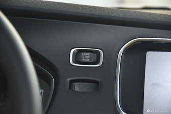 2017款沃尔沃V40 1.5T自动T3 智雅版