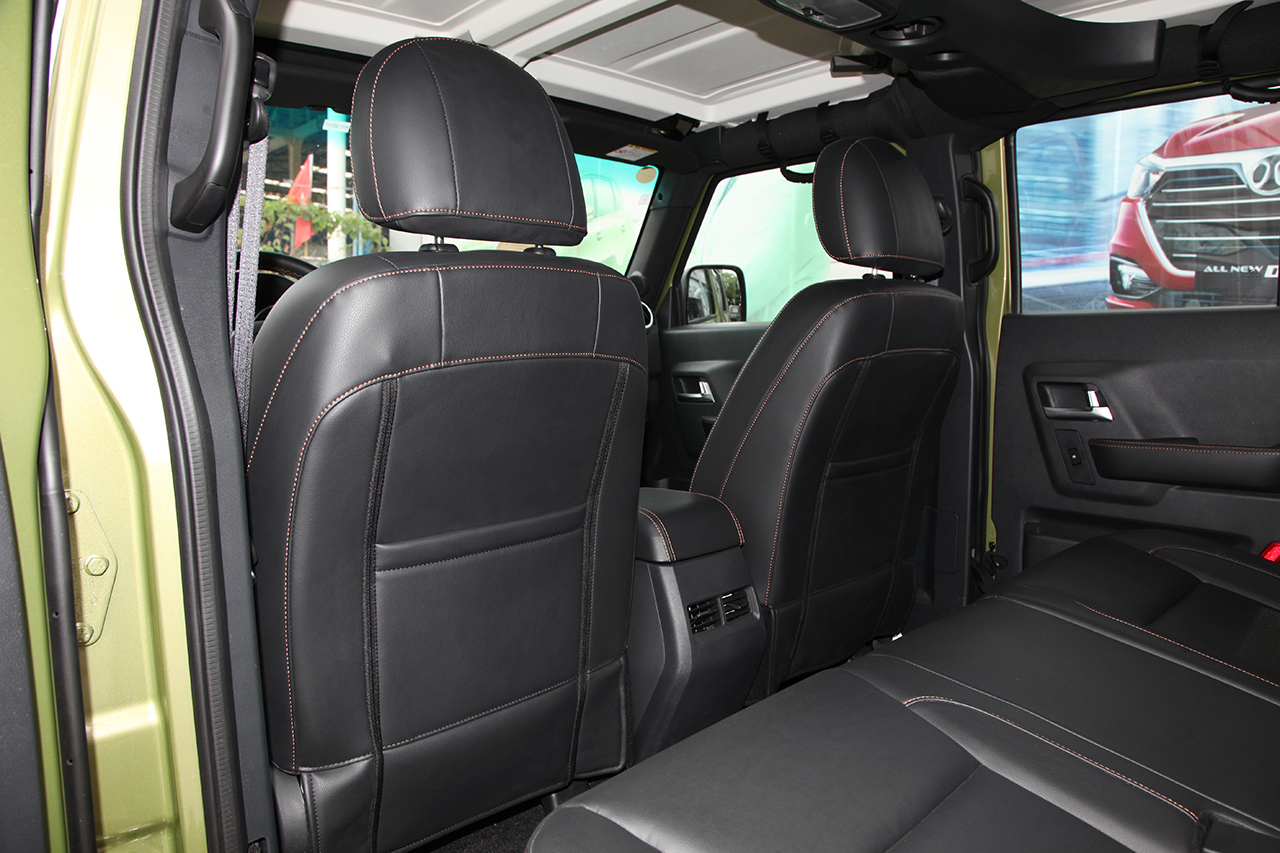 2016款北京BJ40L 2.3T自动两驱尊贵版