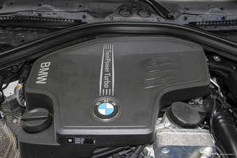 2016款宝马3系GT 320i 2.0T自动设计套装型 矿石白