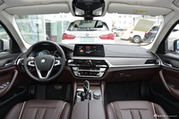 2018款宝马5系改款2.0T自动530Li领先型豪华套装