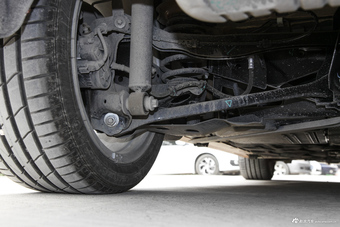 2018款宝马1系118i自动设计套装型