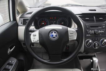 2015款启辰R50 1.6L自动豪华版