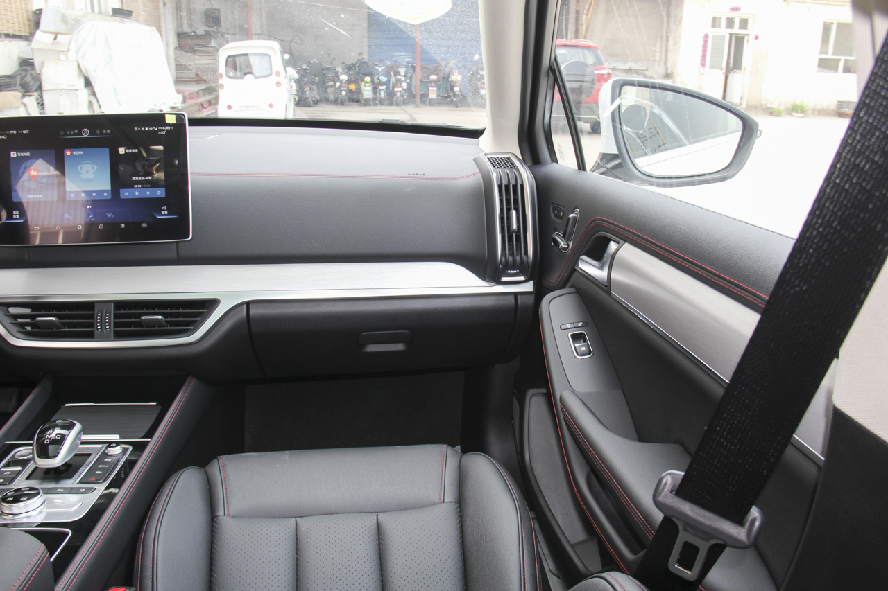 2018款比亚迪唐新能源2.0T全时四驱智联创享型7座