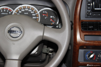 2011款D22皮卡 2.4L手动汽油两驱标准型