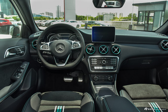 2016款奔驰A级 A200 1.6T自动赛道版