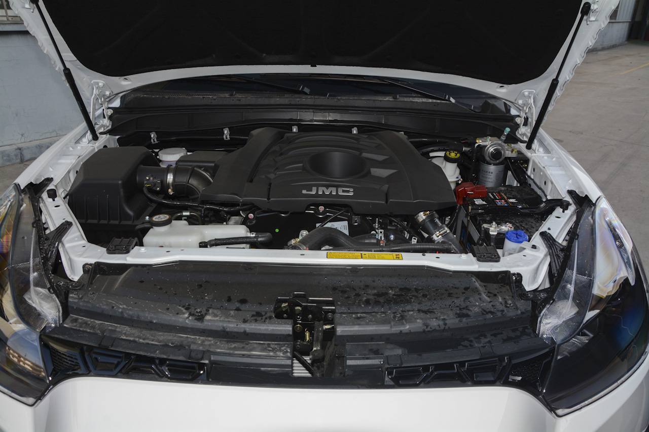 2017款域虎2.4T手动柴油四驱豪华版JX4D24A5