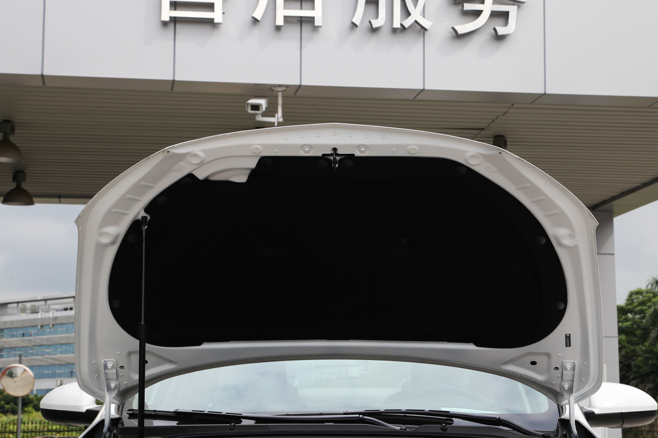 2016款英朗1.5L自动精英型15N 雪域白