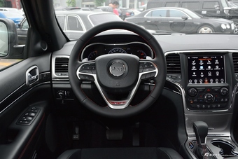 2018款大切诺基3.6L自动高性能四驱版