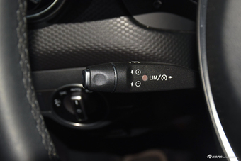 2017款奔驰A级 A200 1.6T自动动感型