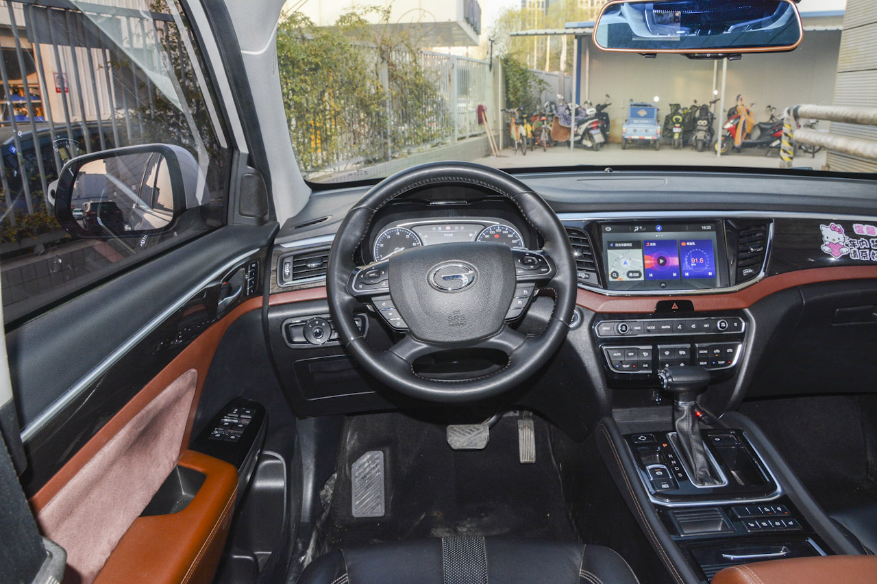 2017款传祺GS8 2.0T自动两驱豪华智联版320T