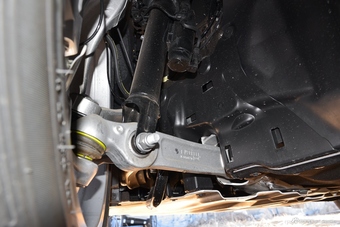 2018款宝马7系730Li 2.0T自动尊享型卓越套装