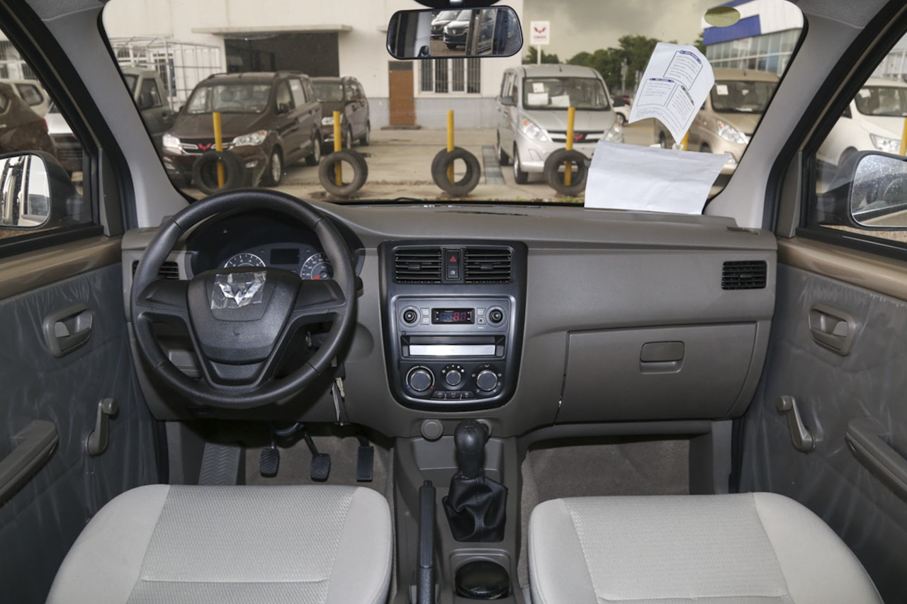 2012款五菱荣光1.5L加长标准型