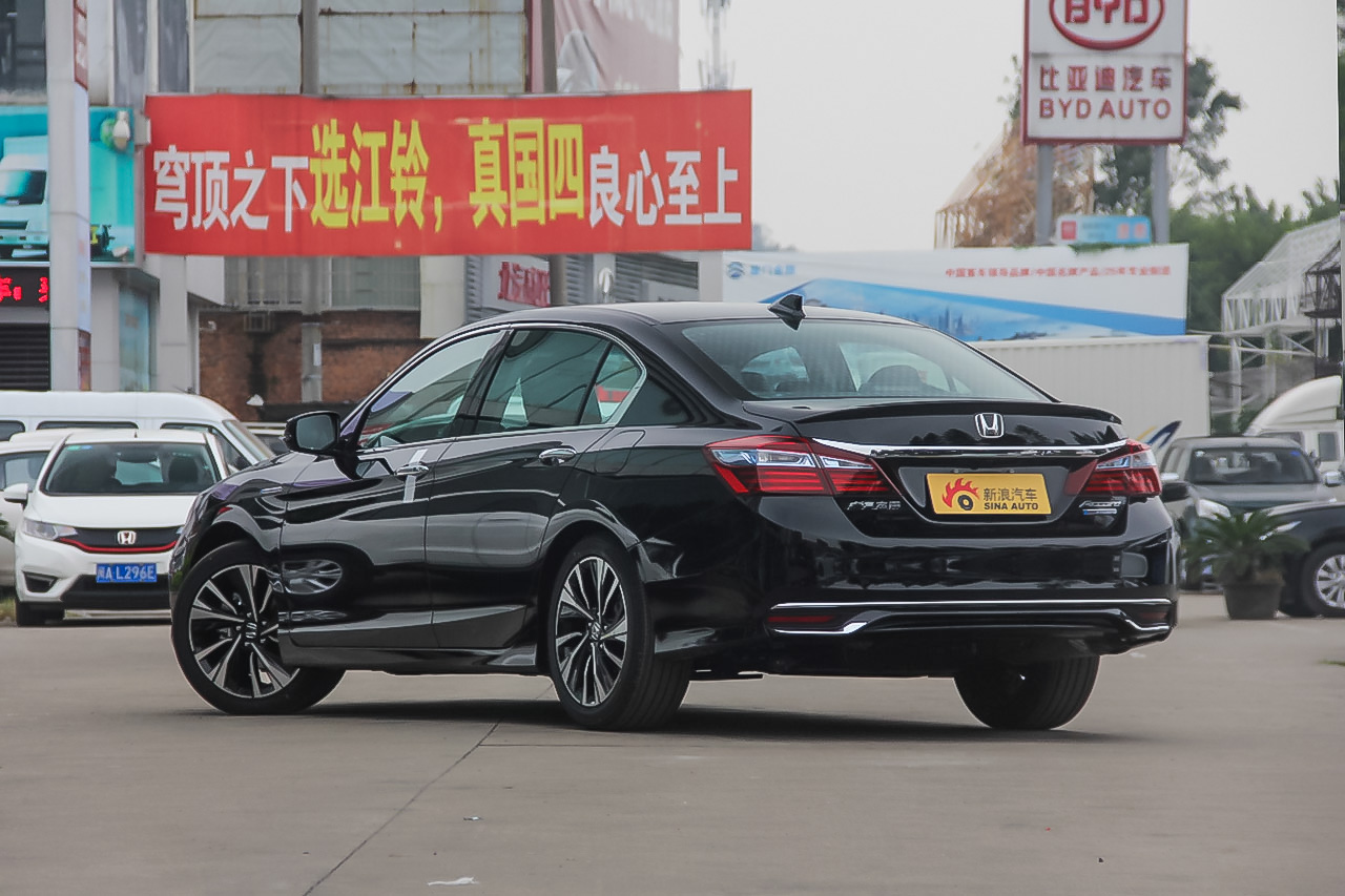 2016款雅阁混动2.0L自动锐领版