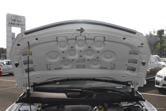 2017款英菲尼迪QX30 1.6T自动两驱时尚版