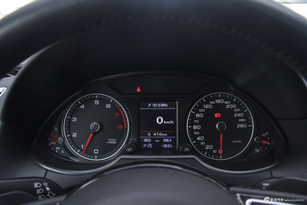 2017款奥迪Q5 2.0T自动40TFSI舒适型 