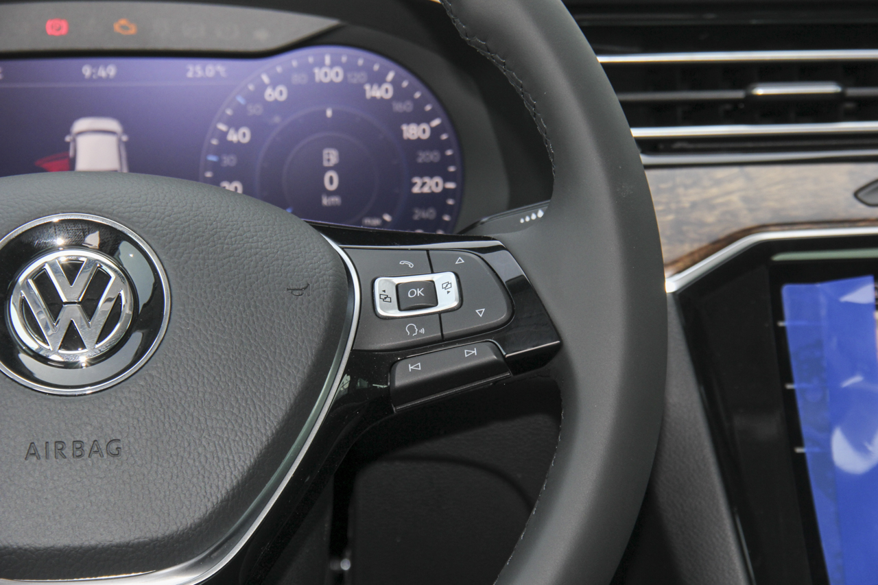 2018款迈腾1.8T自动330TSI DSG尊贵型