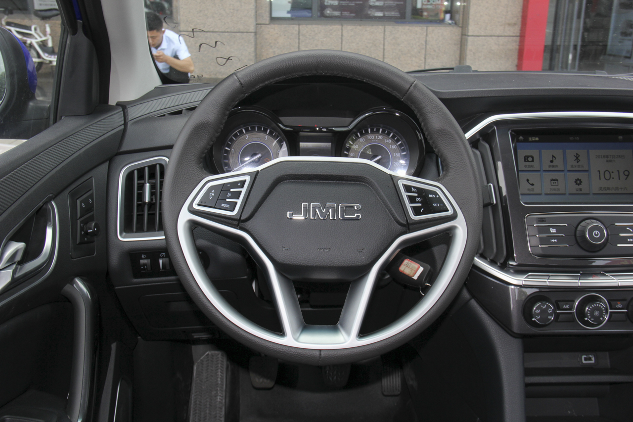 2017款域虎7 2.4T手动柴油四驱豪华版JX4D24A5L