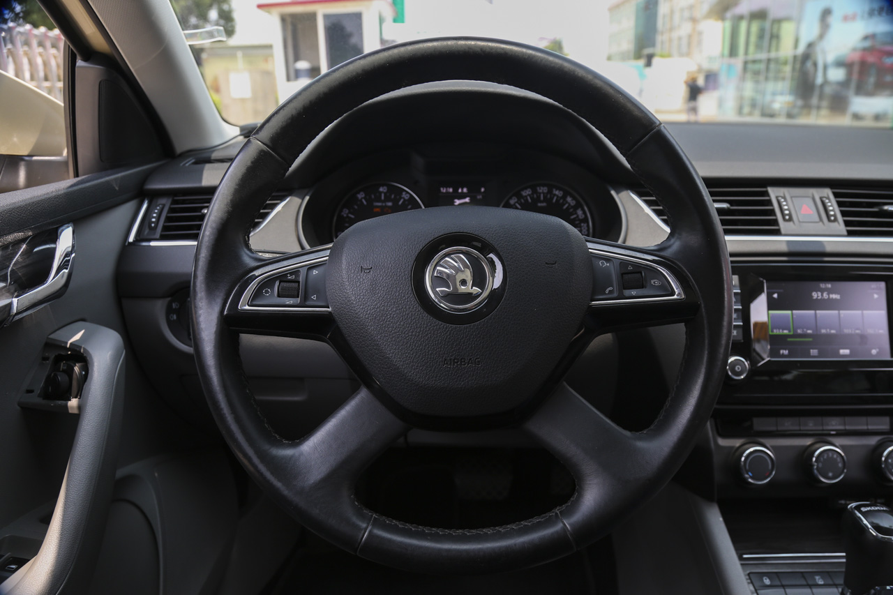 2016款明锐 1.6L手动智行版 流光金