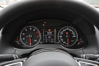 2017款奥迪Q5 Plus 2.0T自动40TFSI进取型