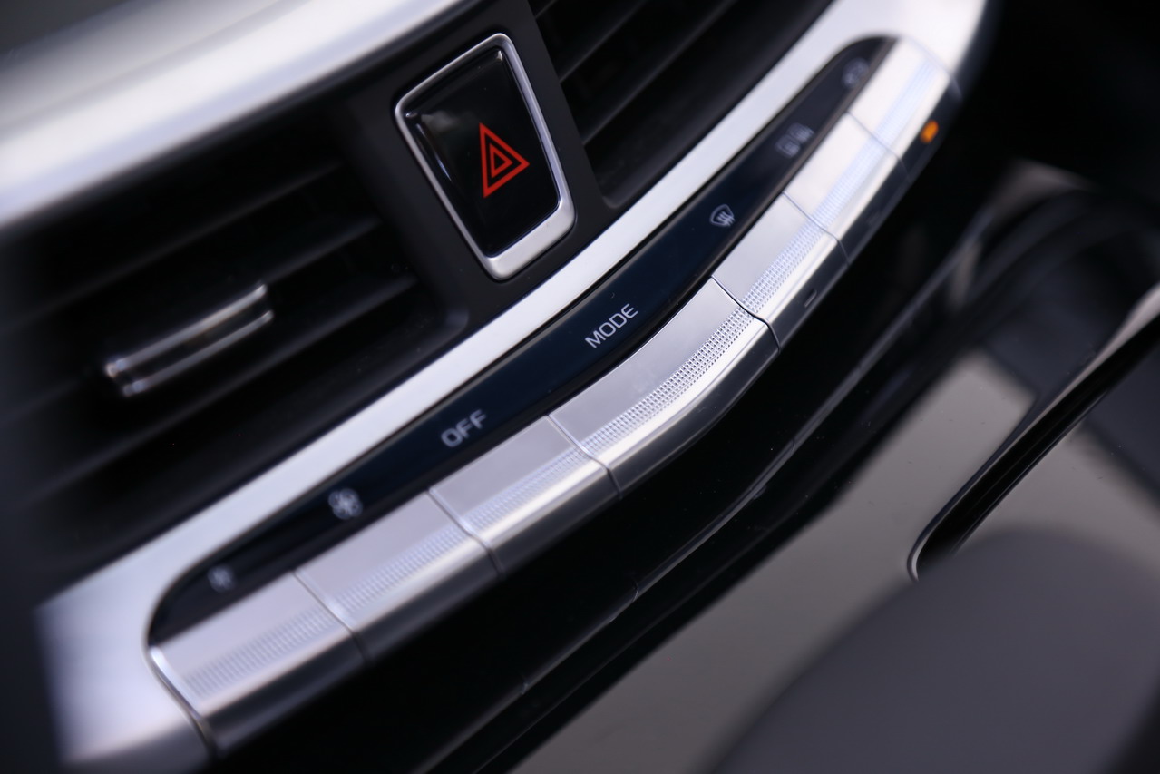 2018款博瑞GE MHEV顶配版