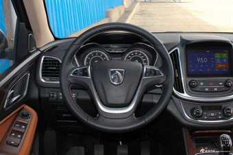 2017款宝骏560律动版1.5T手动尊享型