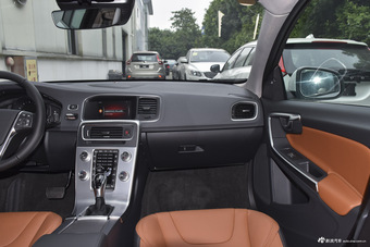 2018款沃尔沃S60L 2.0T自动T5智驭版 