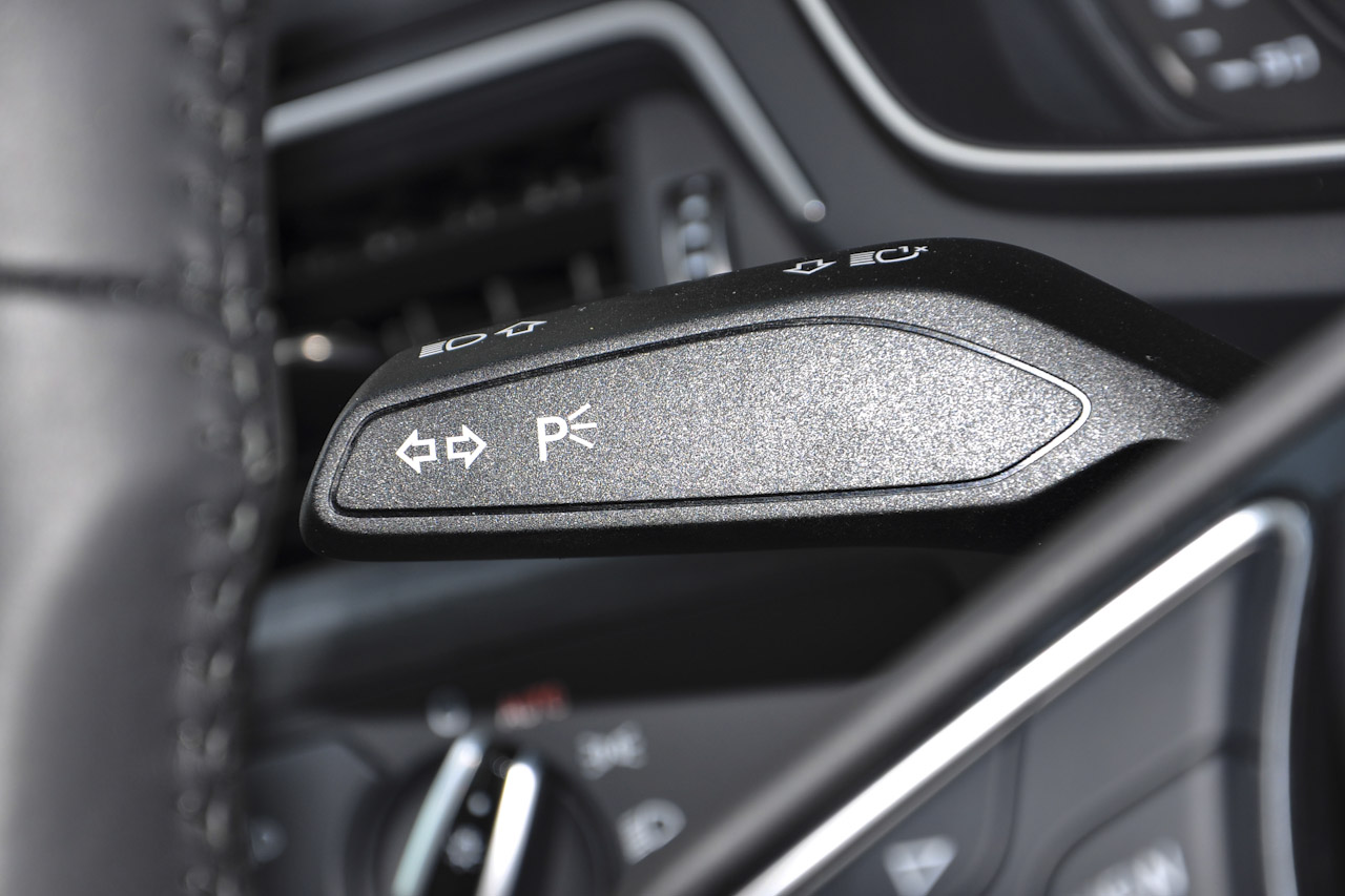 2017款奥迪A4L 2.0T自动45TFSI quattro风尚型