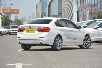 2018款宝马1系120i自动设计套装型