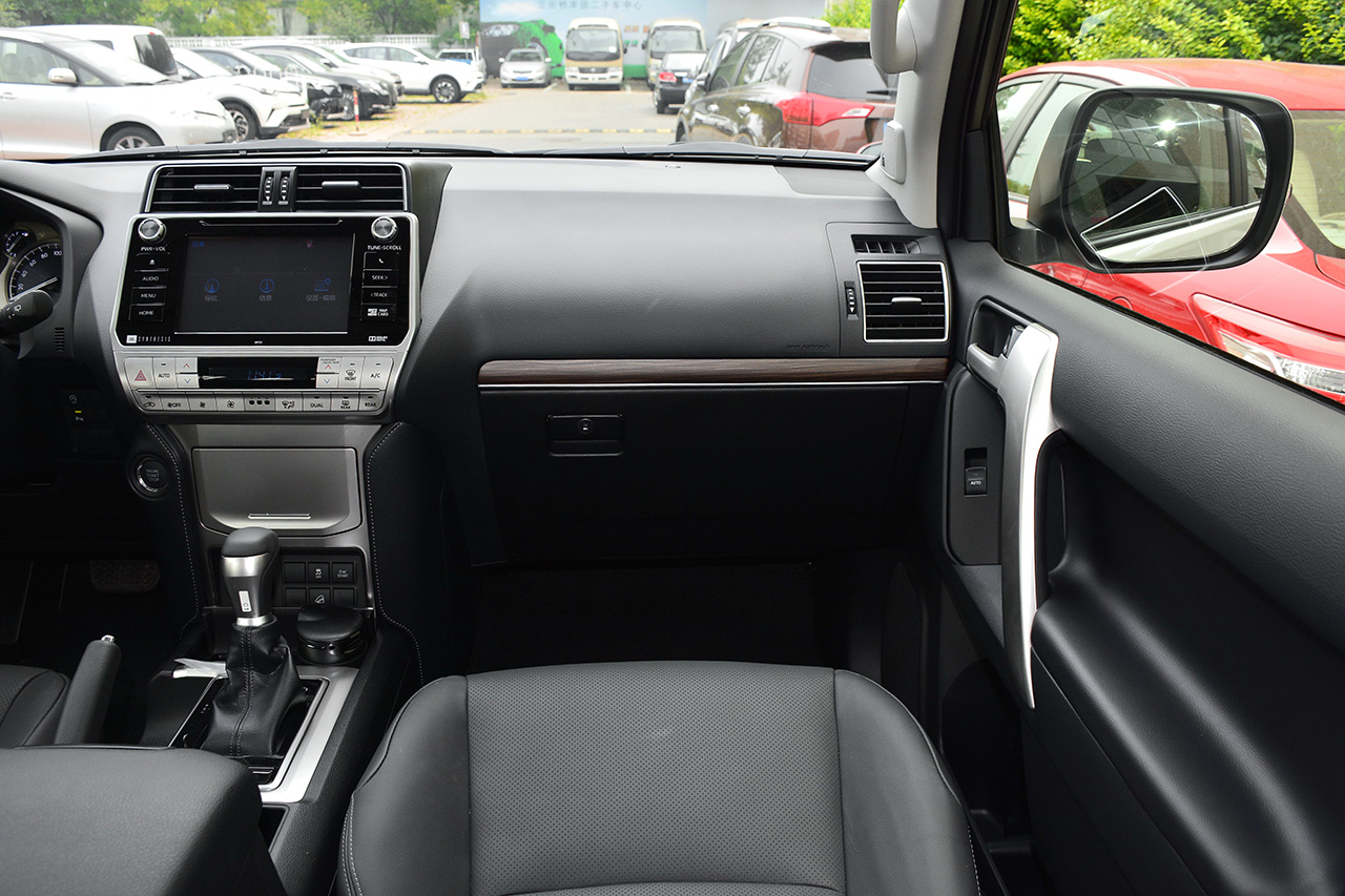 2018款普拉多3.5L自动TX-L NAVI后挂备胎