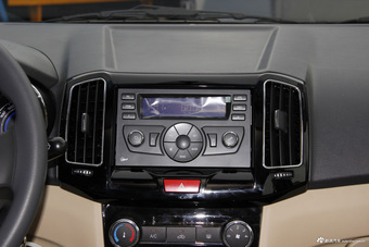 2015款奇瑞E3 1.5L手动风尚型 钛辉银