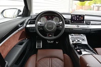 2016款奥迪S8 4.0T自动4.0TFSI quattro