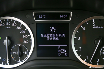 2017款英菲尼迪QX30 2.0T自动四驱运动版