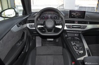 2017款奥迪A4L 2.0T自动45TFSI quattro运动型
