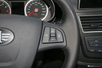 2018款奔腾X40网红版 1.6L手动豪华型