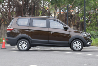 2017款启腾V60 1.5L手动豪华型