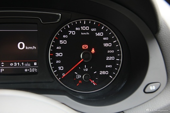 2017款奥迪Q3 2.0T自动35 TFSI风尚型