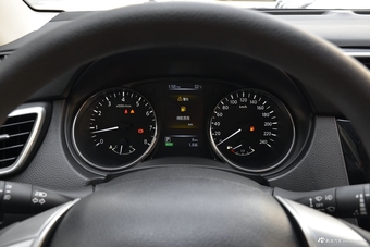 2017款日产逍客 2.0L自动精英版