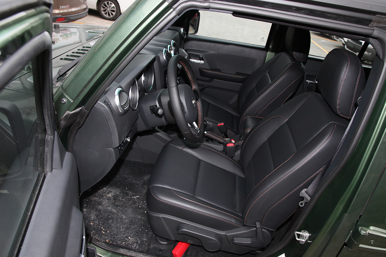 2018款北京BJ40L 2.0T手动柴油四驱尊贵版