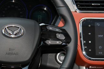 2016款北汽幻速S3L 1.5L手动尊贵型